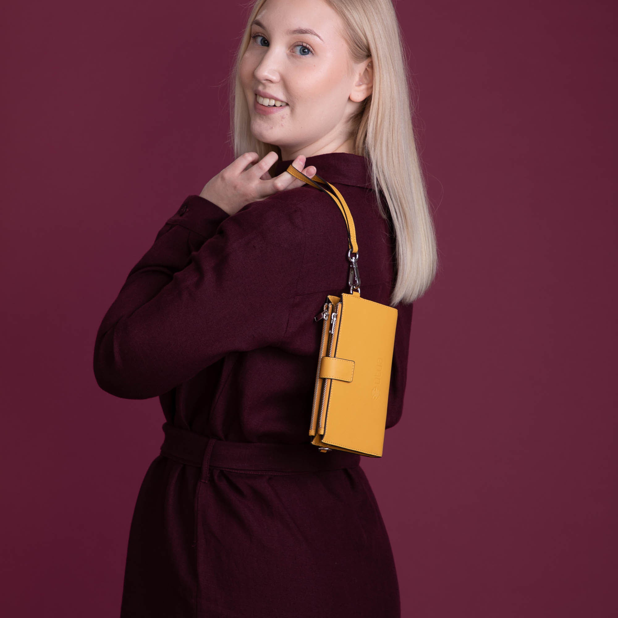 Monipuolinen puhelinlompakko vai tyylikäs clutch – Sinä päätät