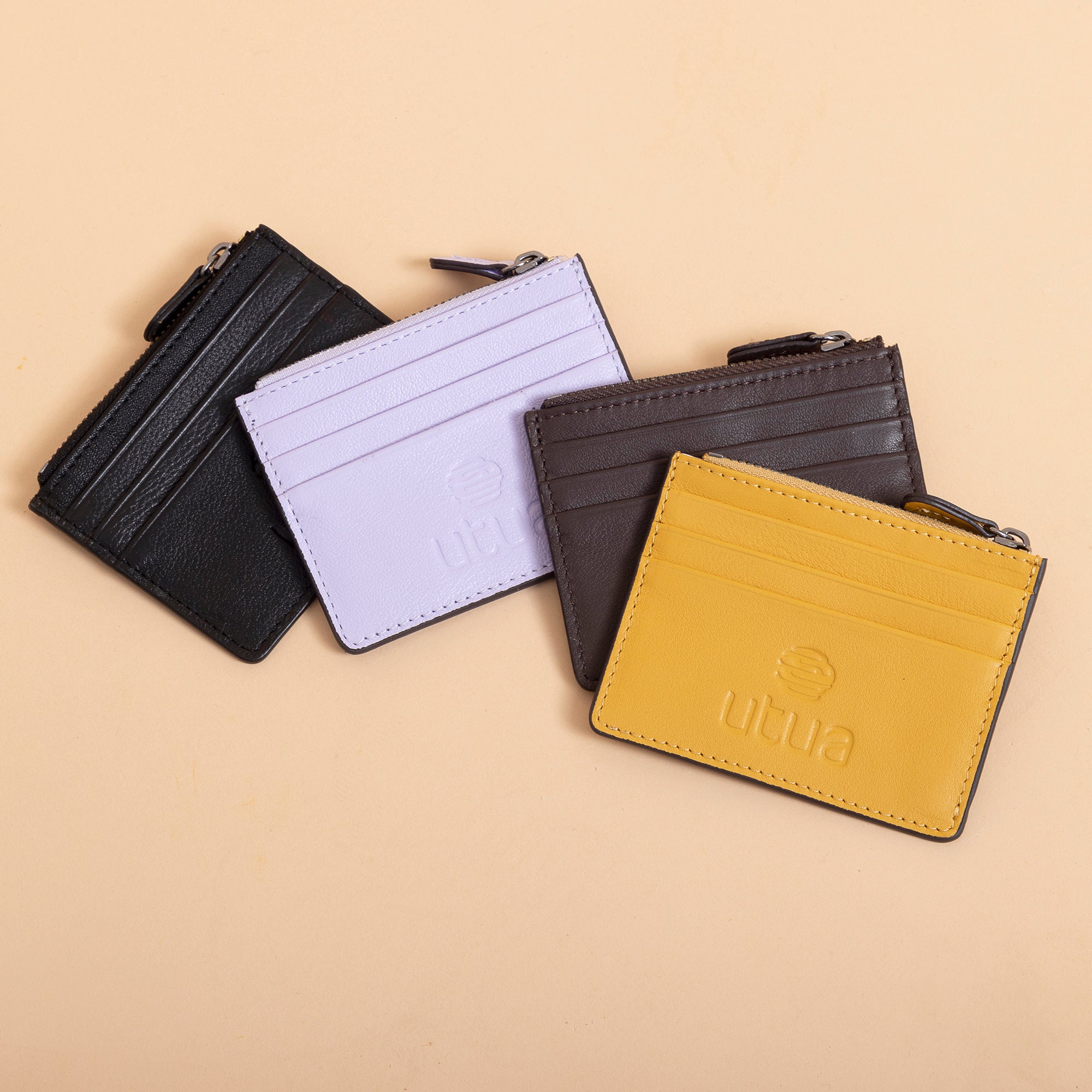 Nahkaiset korttikotelot ovat tyylikkäitä ja käteviä.