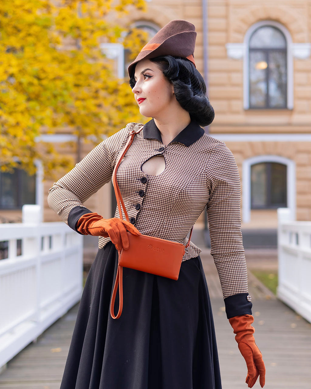 Nahkainen puhelinlompakko keltainen