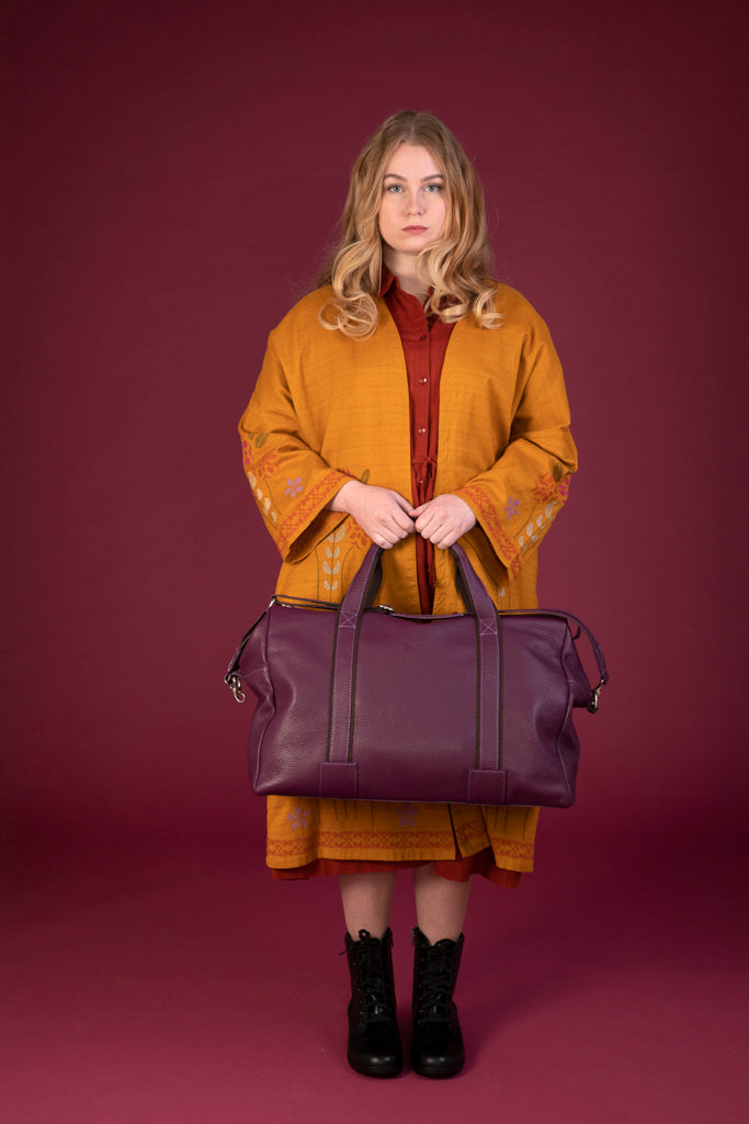 Weekender Exclusive leather weekend bag, purple