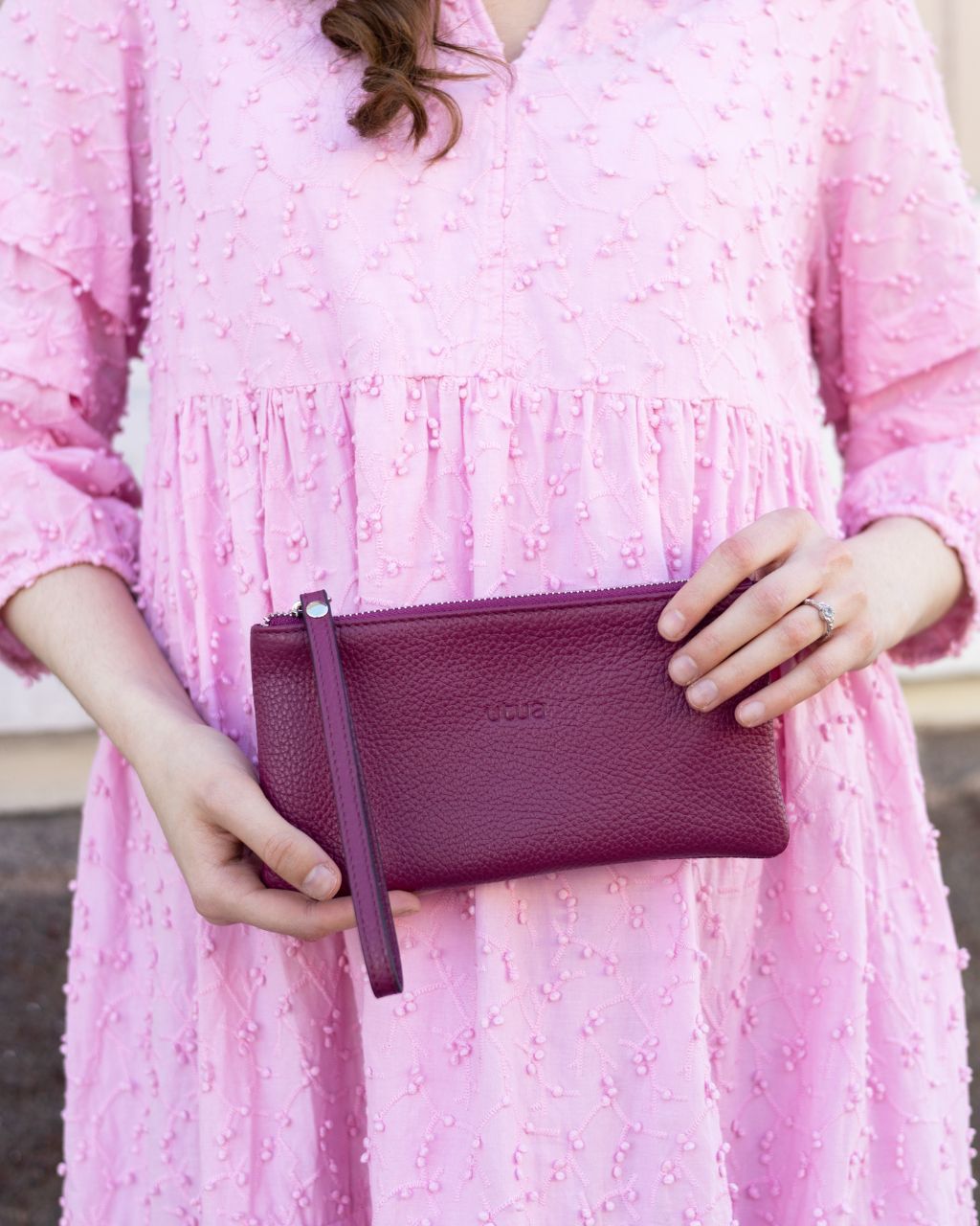 Naava leather wrist bag, dahlia red.