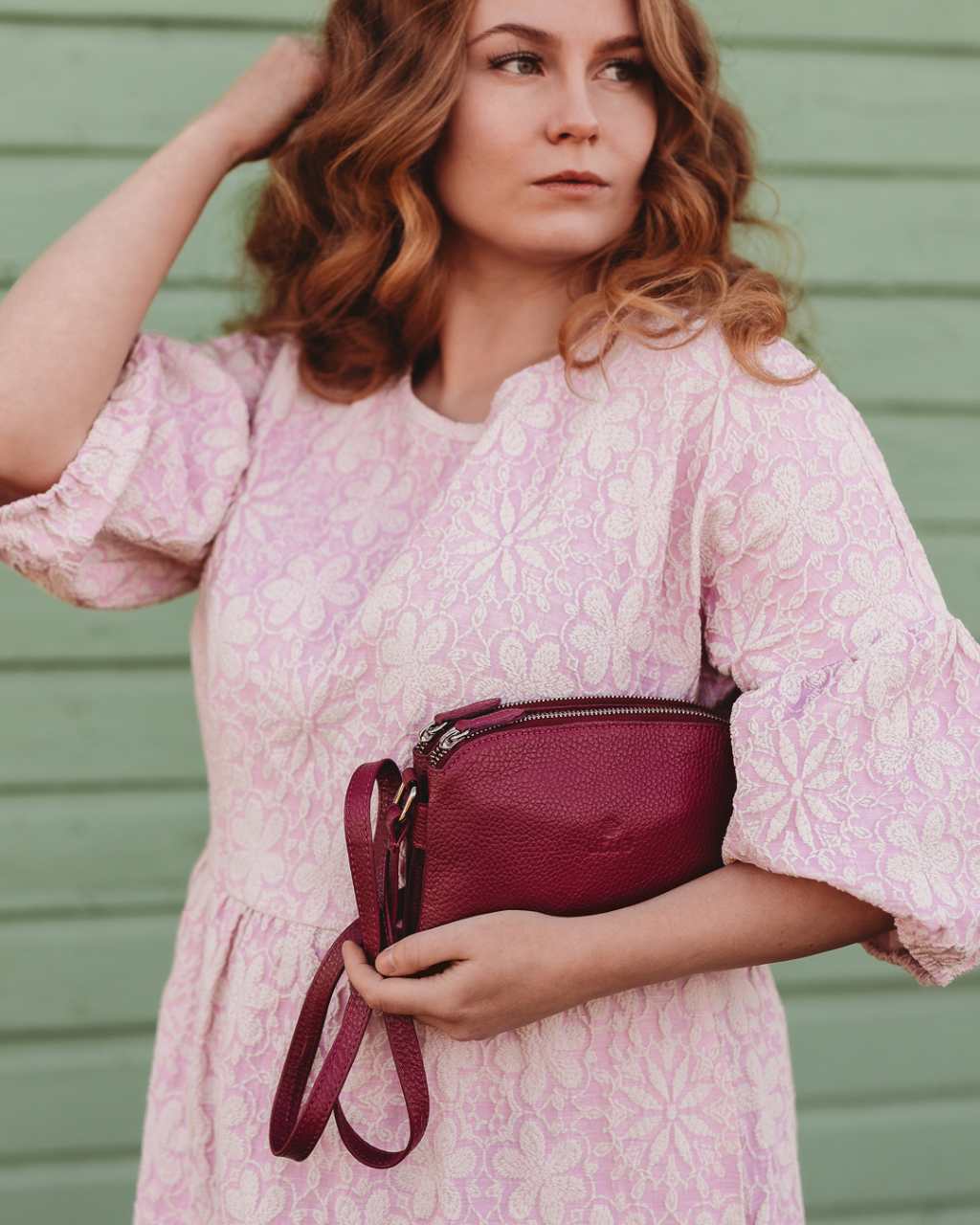 Nahkainen Utua Pikkulaukku Lysti tummavioletti