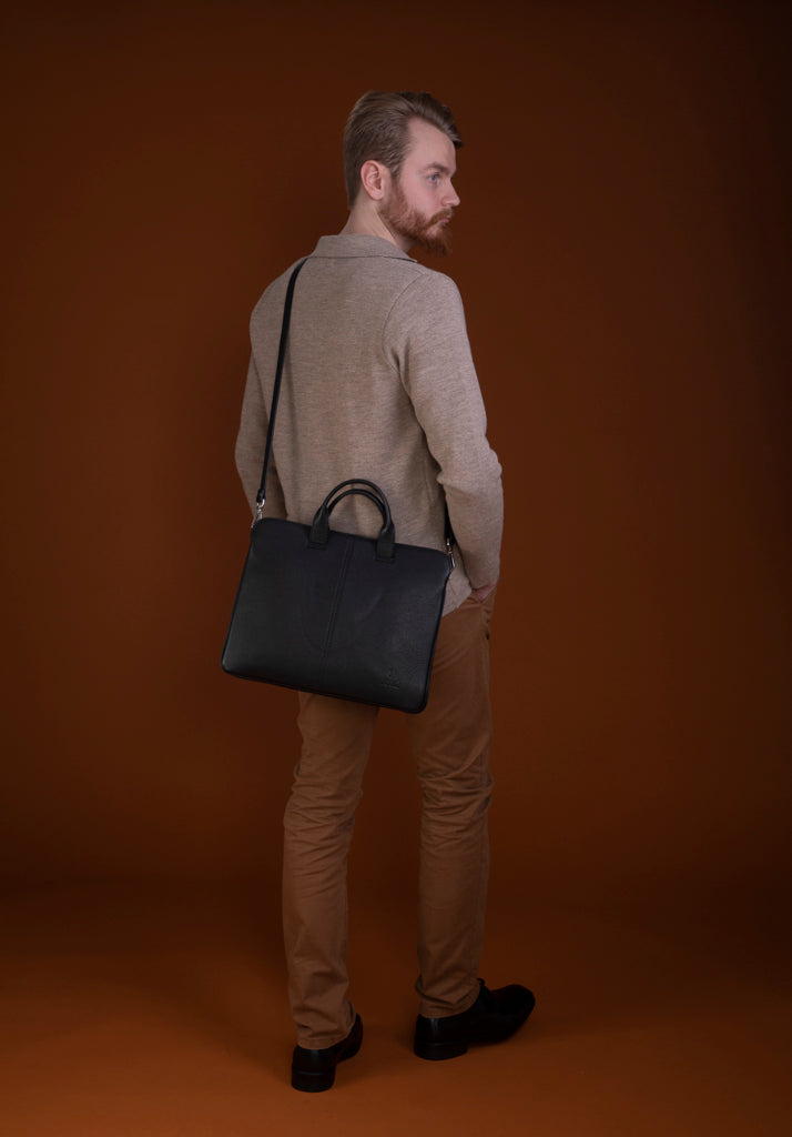 SuomalainenmustatietokonelaukkuUtuaAarreExclusive