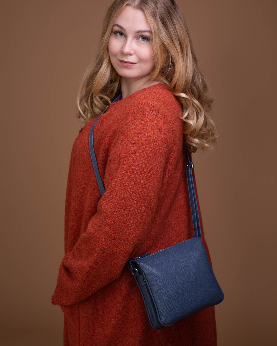 Utua Ihme pikkulaukku musta fiiliskuva