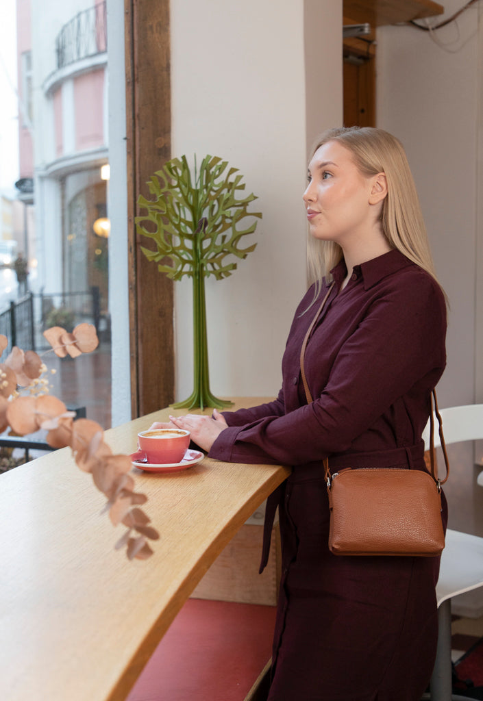 Utuan laadukas pikkulaukku Lysti tummanvioletti