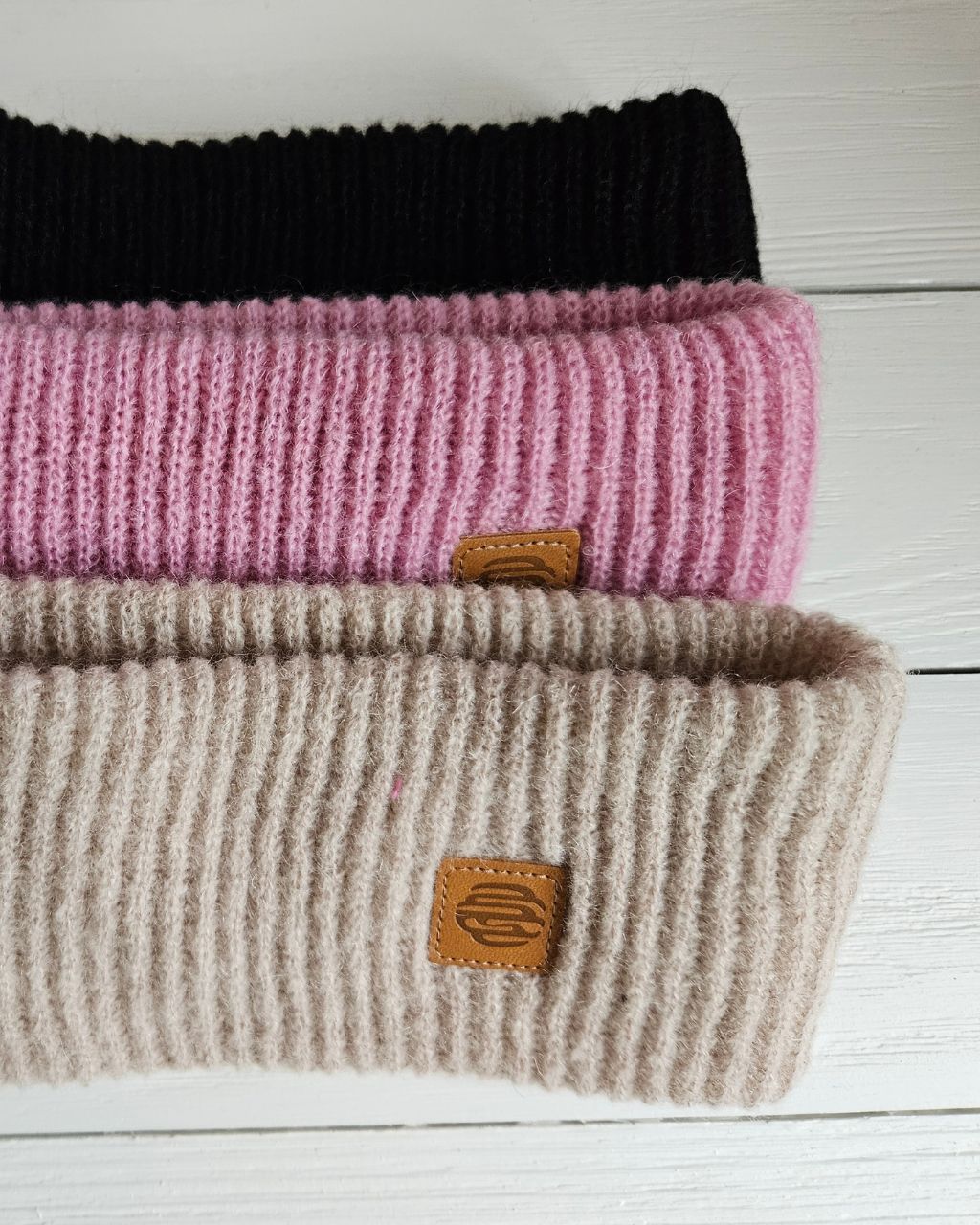 VaaleapunainenUtuaBerttamohairpanta