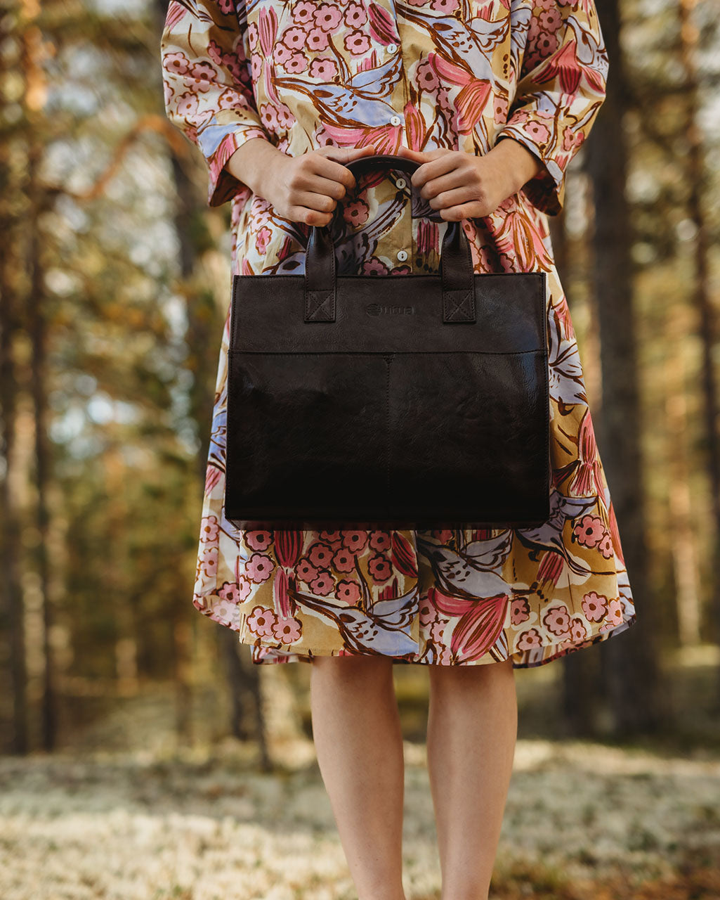 aitoa-nahkaa-utuan-mustat-kasilaukut