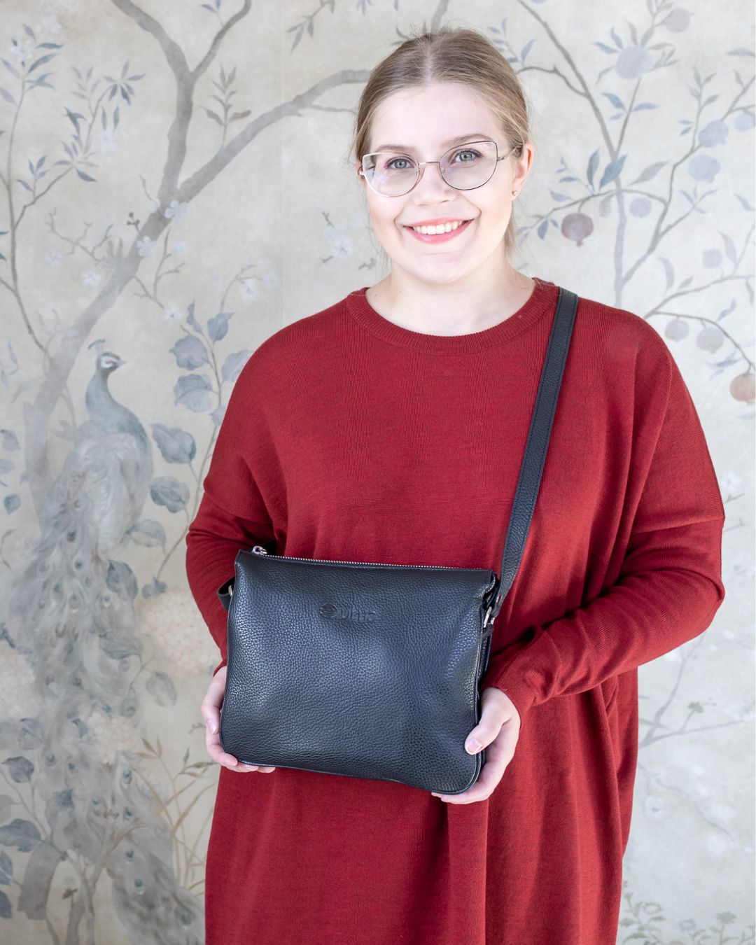 utua musta kulo olkalaukku oona