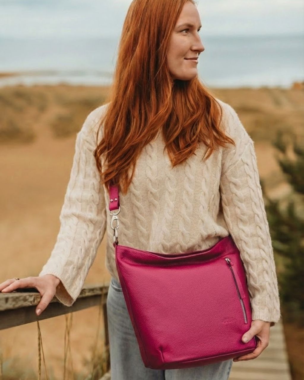 utua olkalaukku roihu daalianpunainen hiekkasarkat