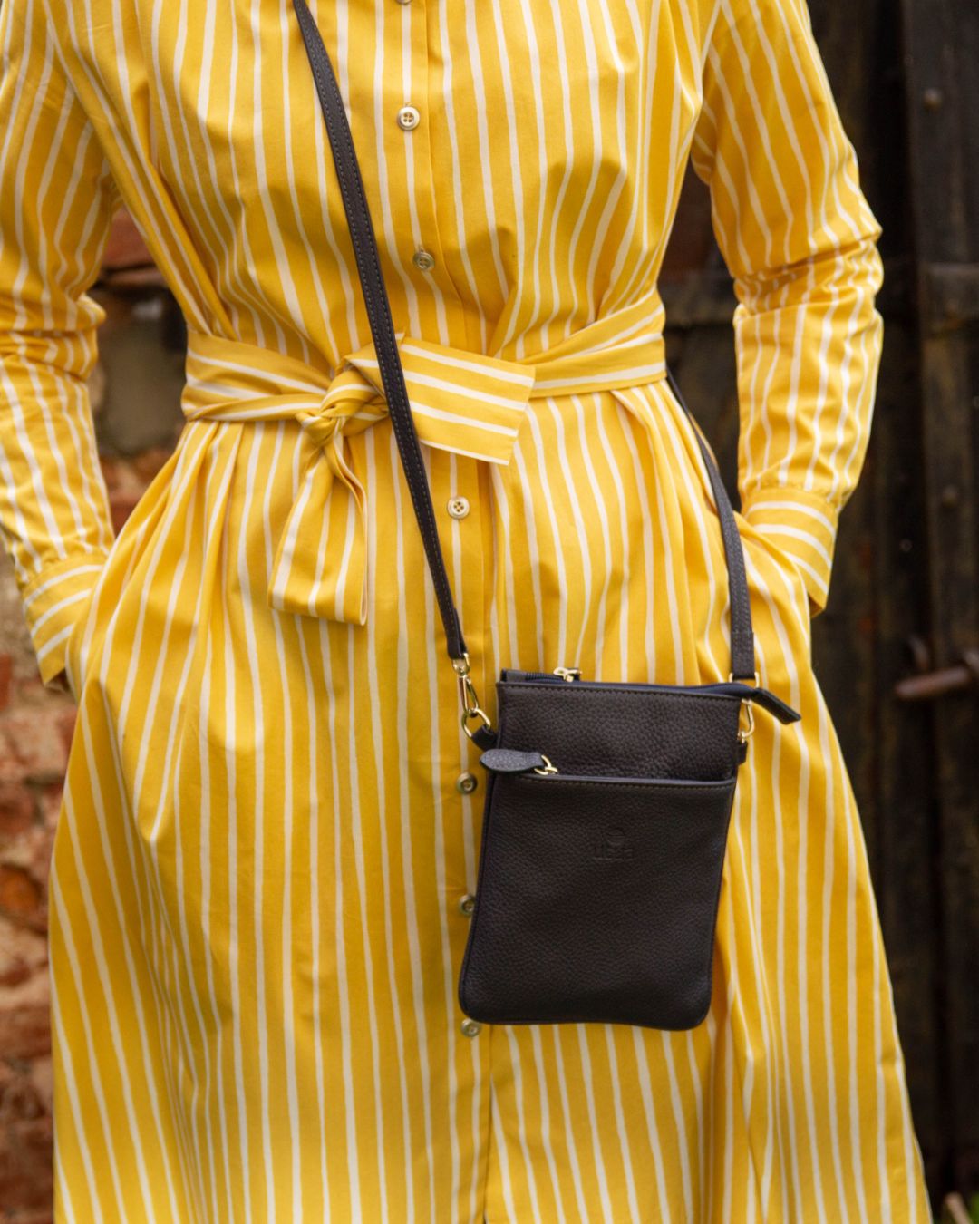 utua santra puhelinpussukka pikkulaukku daalian punainen