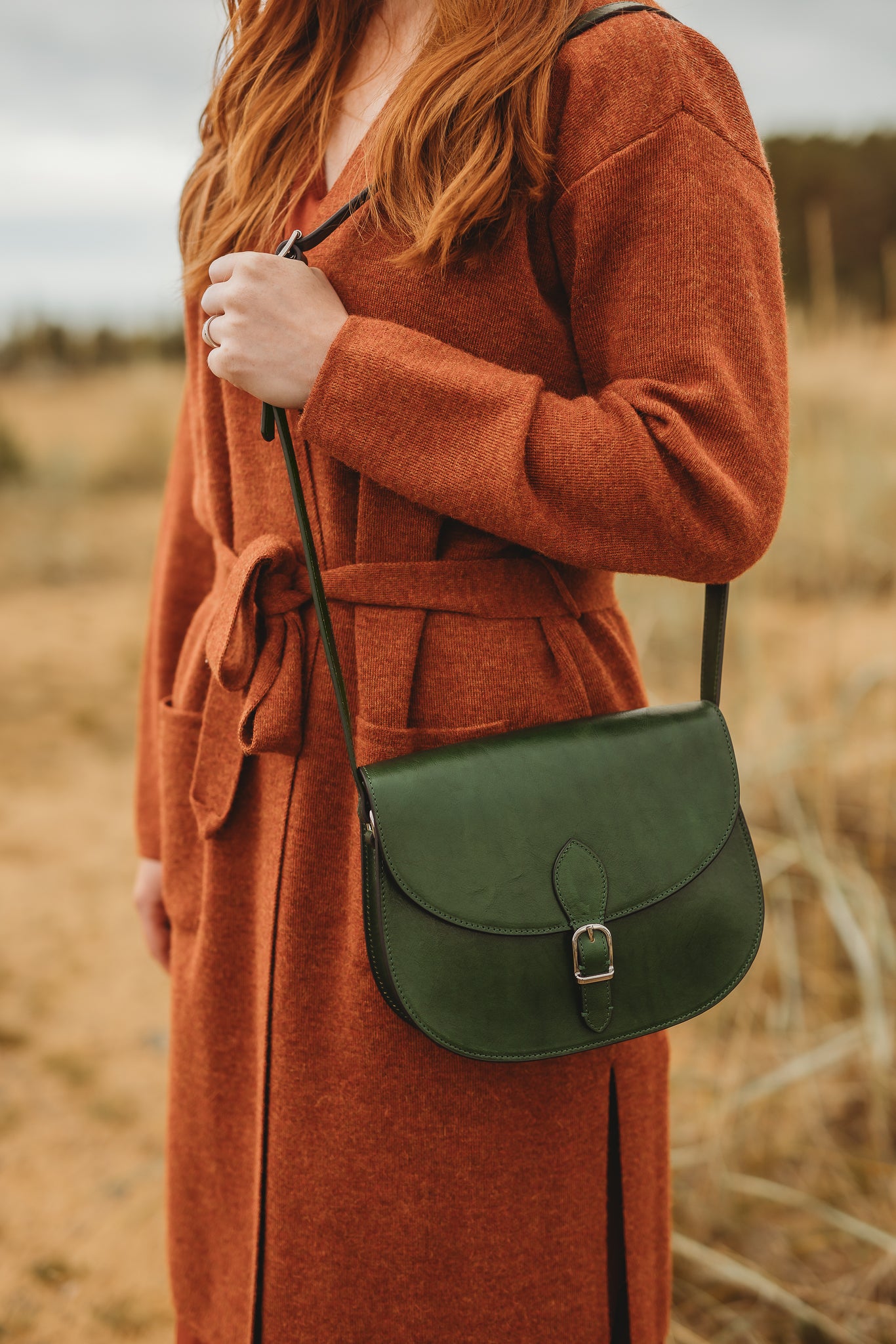 utua-vihrea-kasviparkittu-visby-satulalaukku