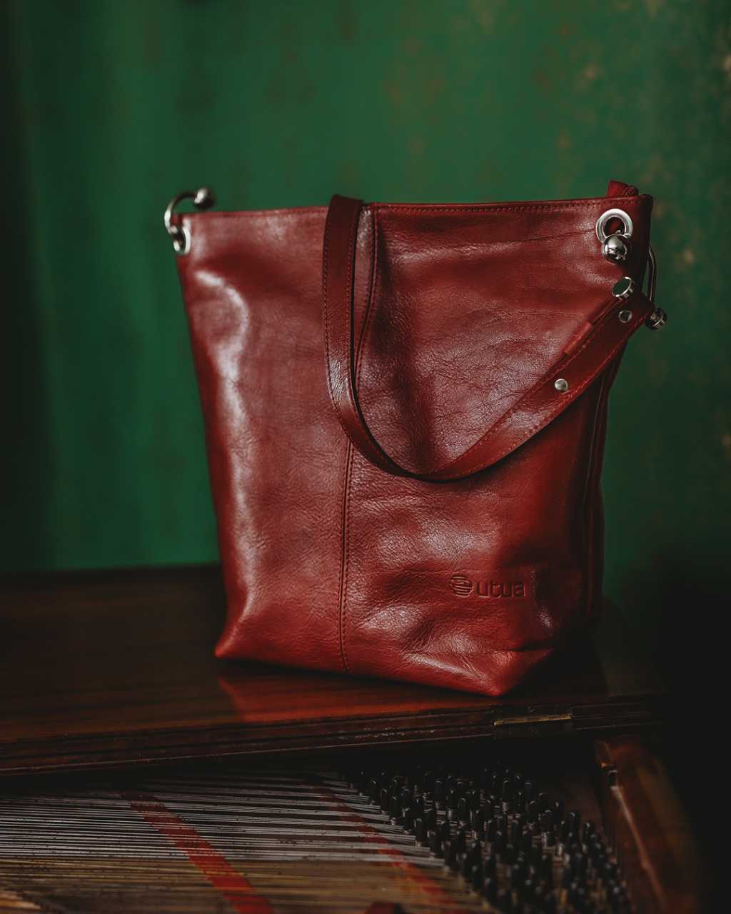 Laadukas Utua Granna Exclusive kasviparkittu kasilaukku musta