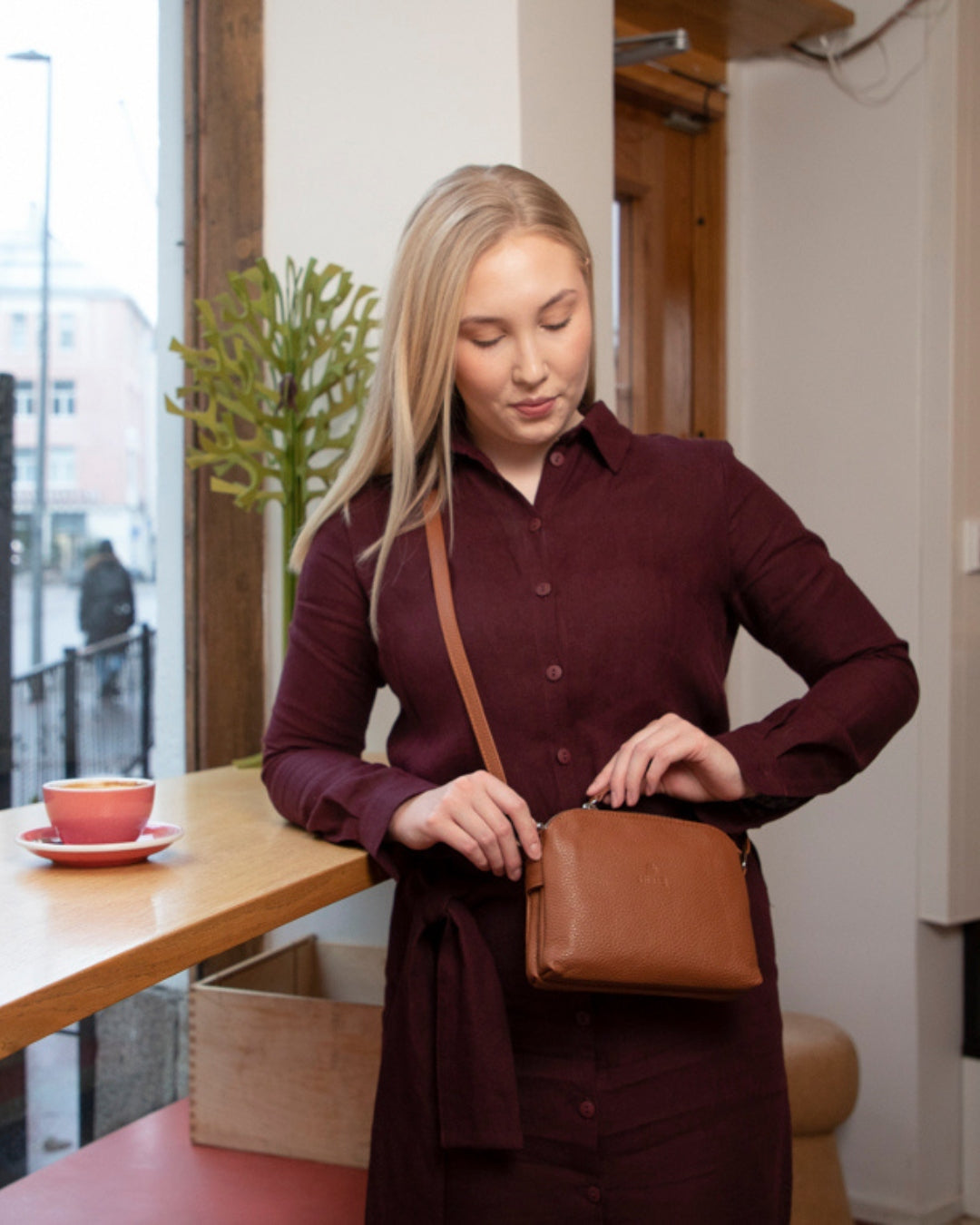 Laadukas Utua Lysti pikkulaukku oranssi