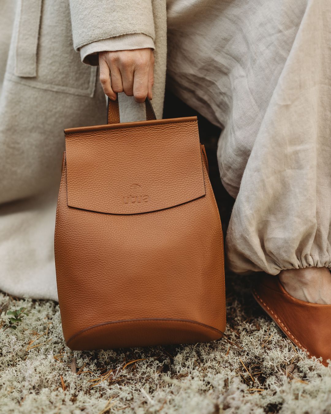 Nahkainen reppu on kestävä ja tyylikäs