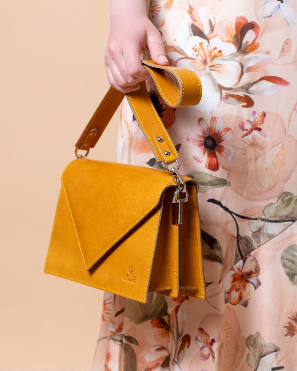 UtuaSkogaExclusivekeltainenpienijuhlalaukku