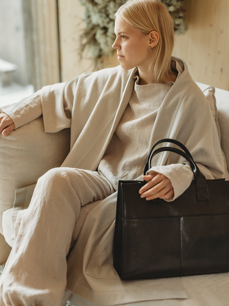 Utua Minerva Exclusive käsilaukku musta kasviparkittu