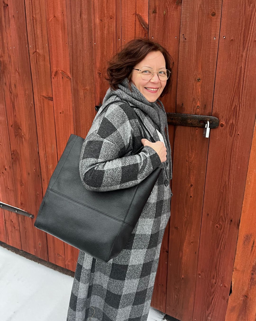 utua soolo shopperi tumman violetti kadessa