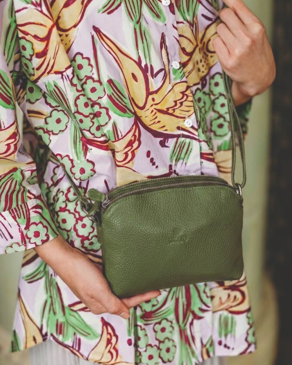 utua-vihrea-lysti-pikkulaukku-soveliuksella